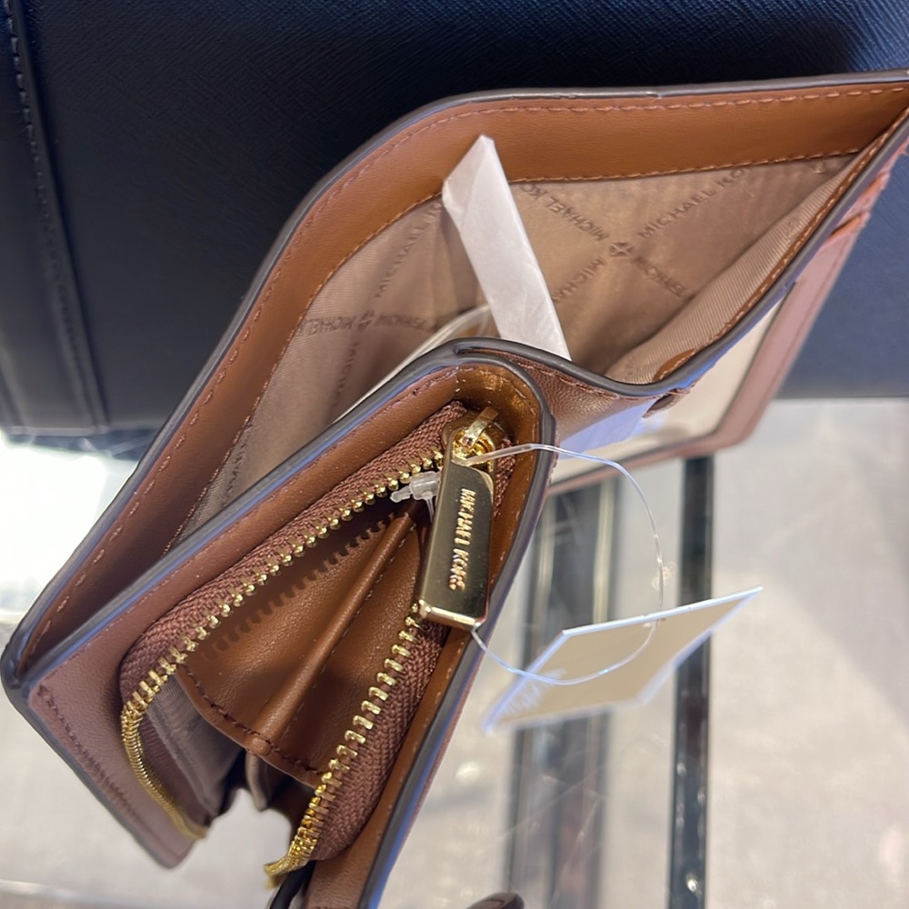 MICHAEL KORS
Medium Signature Logo Wallet 
Vanilla 
NWT - Picture 12 of 16